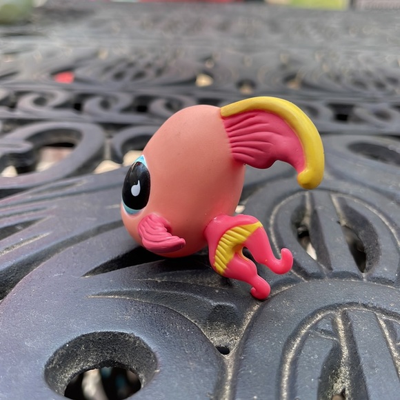 Littlest Pet Shop LPS Pink Angel Fish #644 Hasbro - Picture 8 of 8